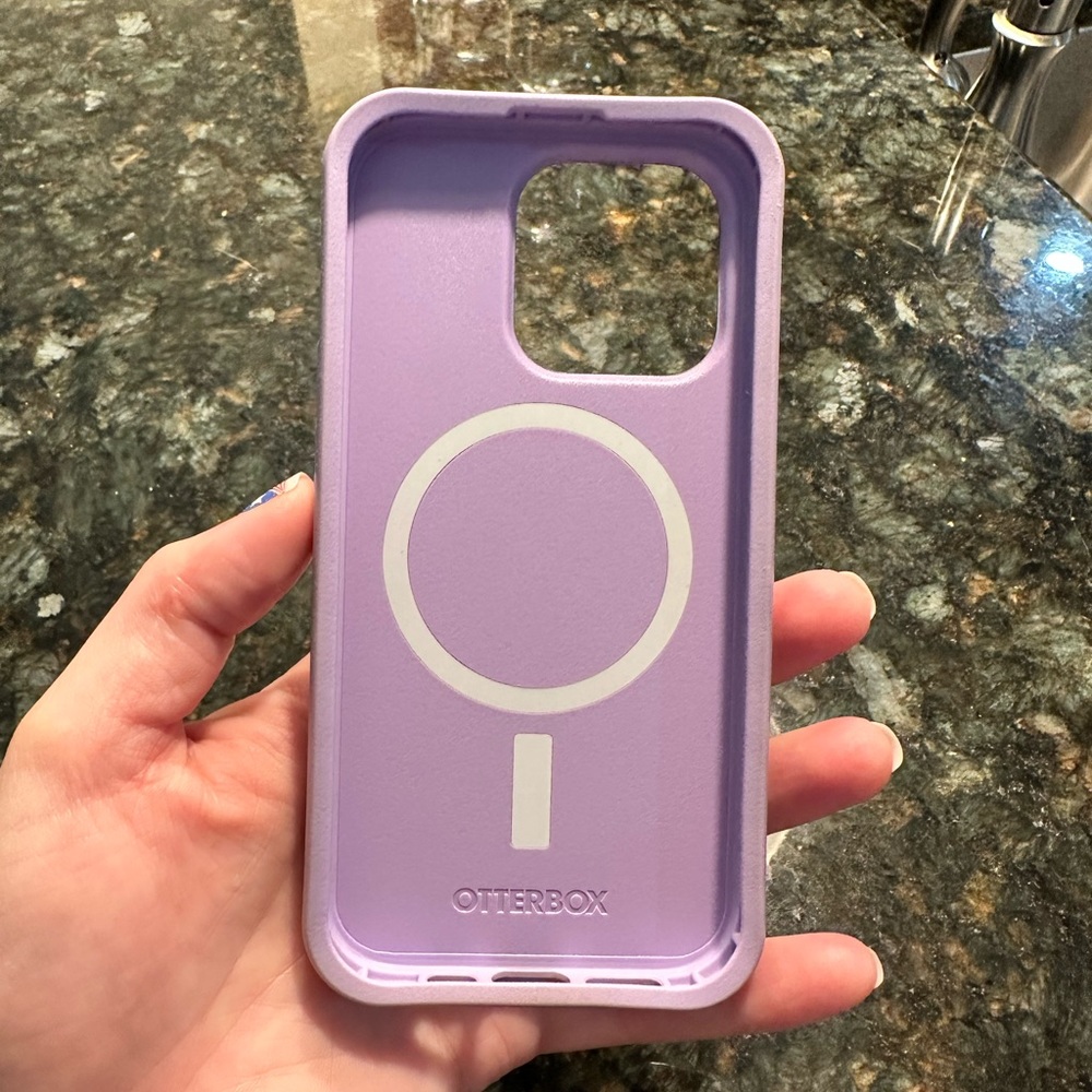 Otterbox with MagSafe for IPhone14 PRO 6.1” screen. Lt. lilac symmetry series.